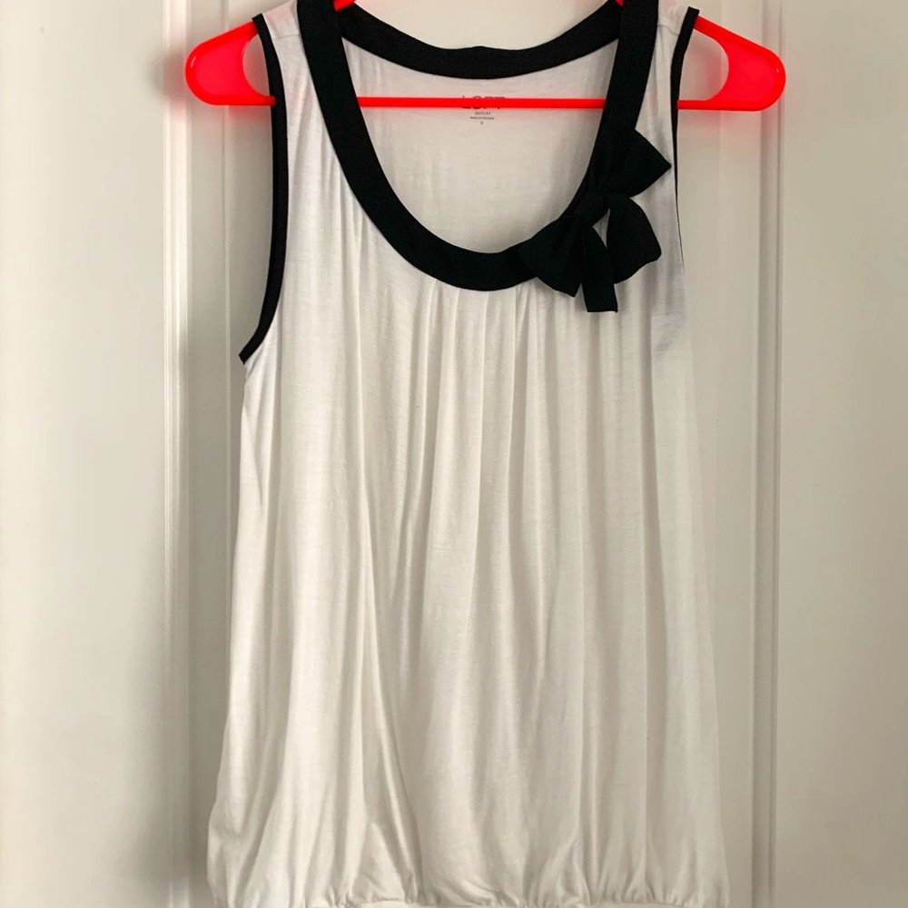 Loft sleeveless top with bow accent